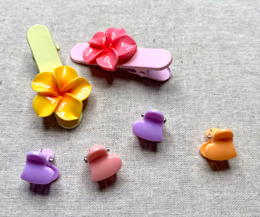 Hairpin with classic bow, stylish