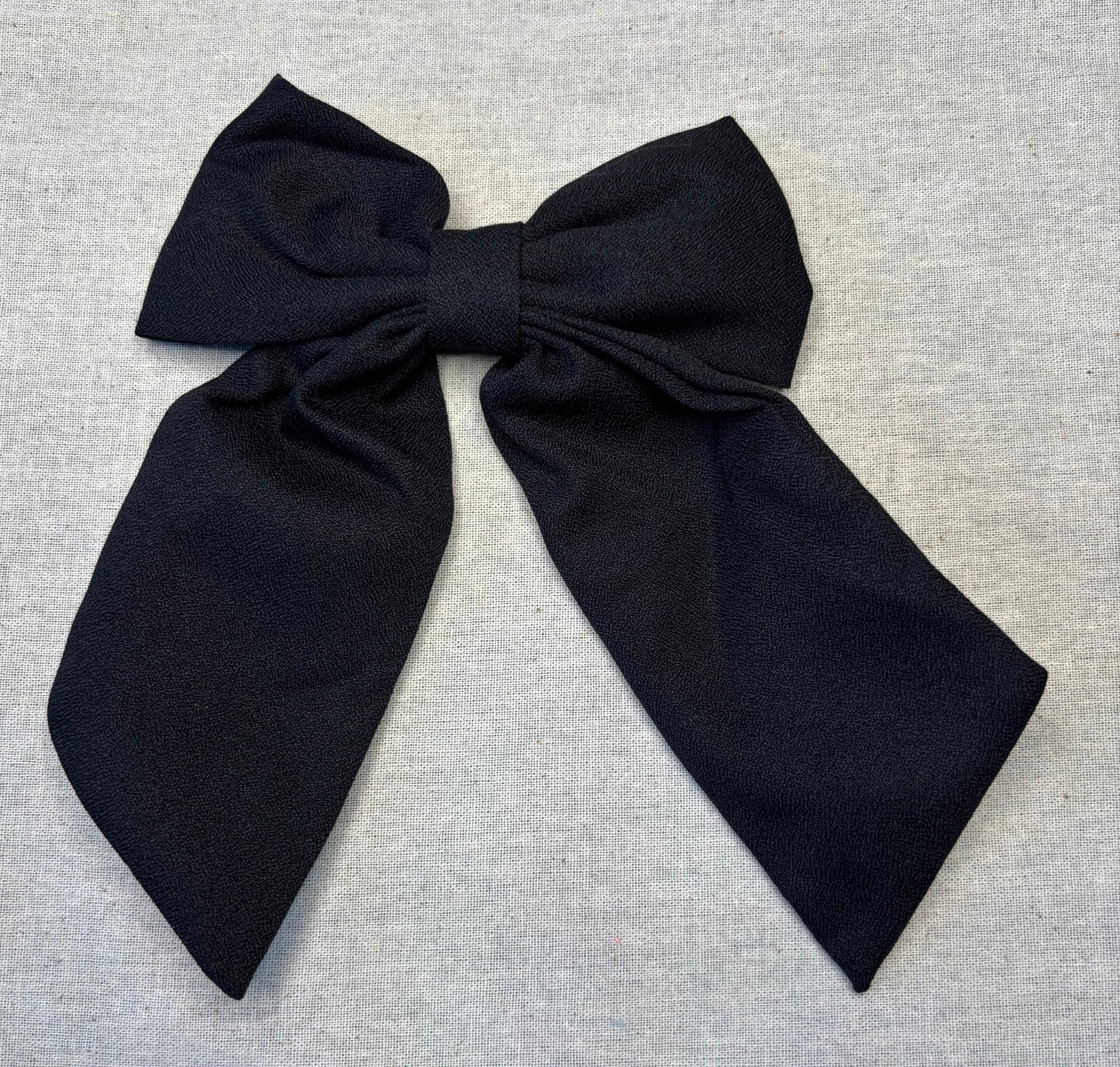 Hairpin with classic bow, stylish