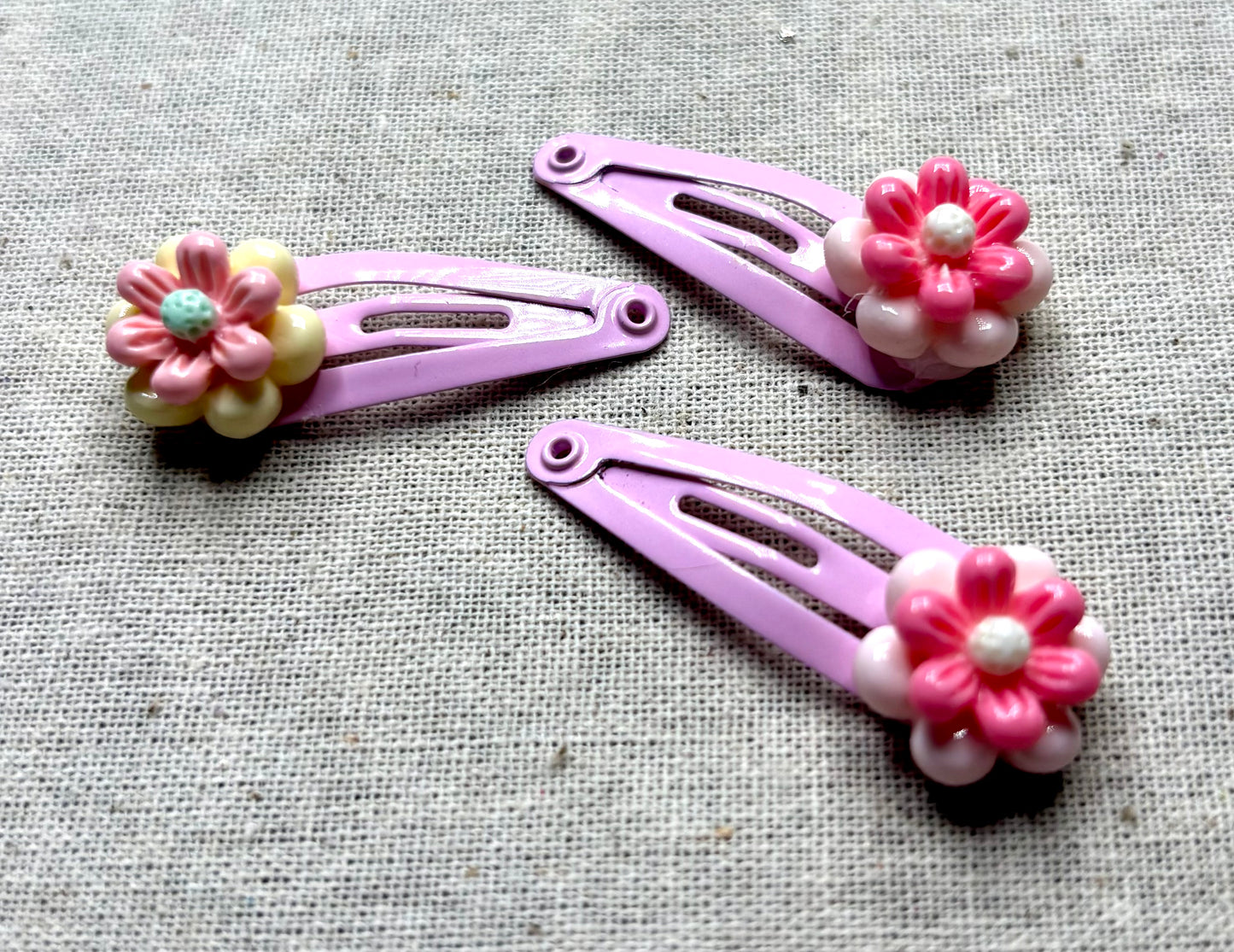 Hairpin with classic bow, stylish