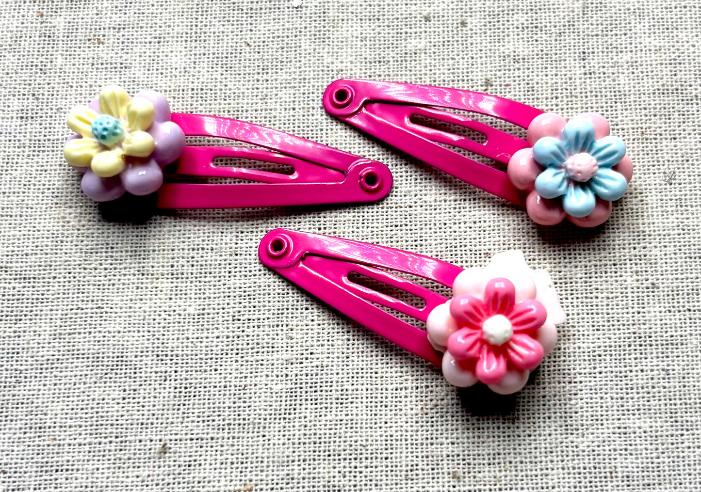 Hairpin with classic bow, stylish