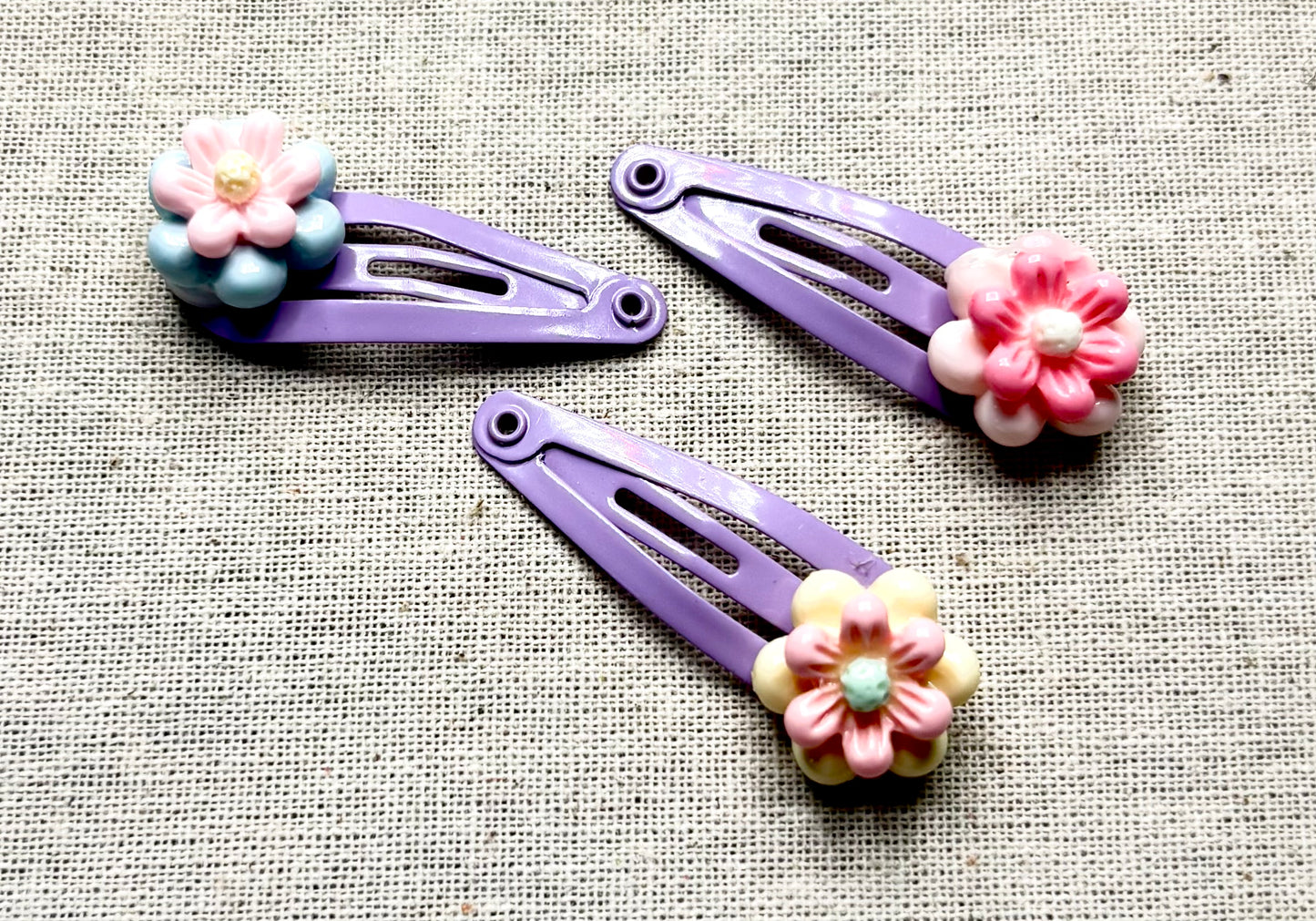 Hairpin with classic bow, stylish