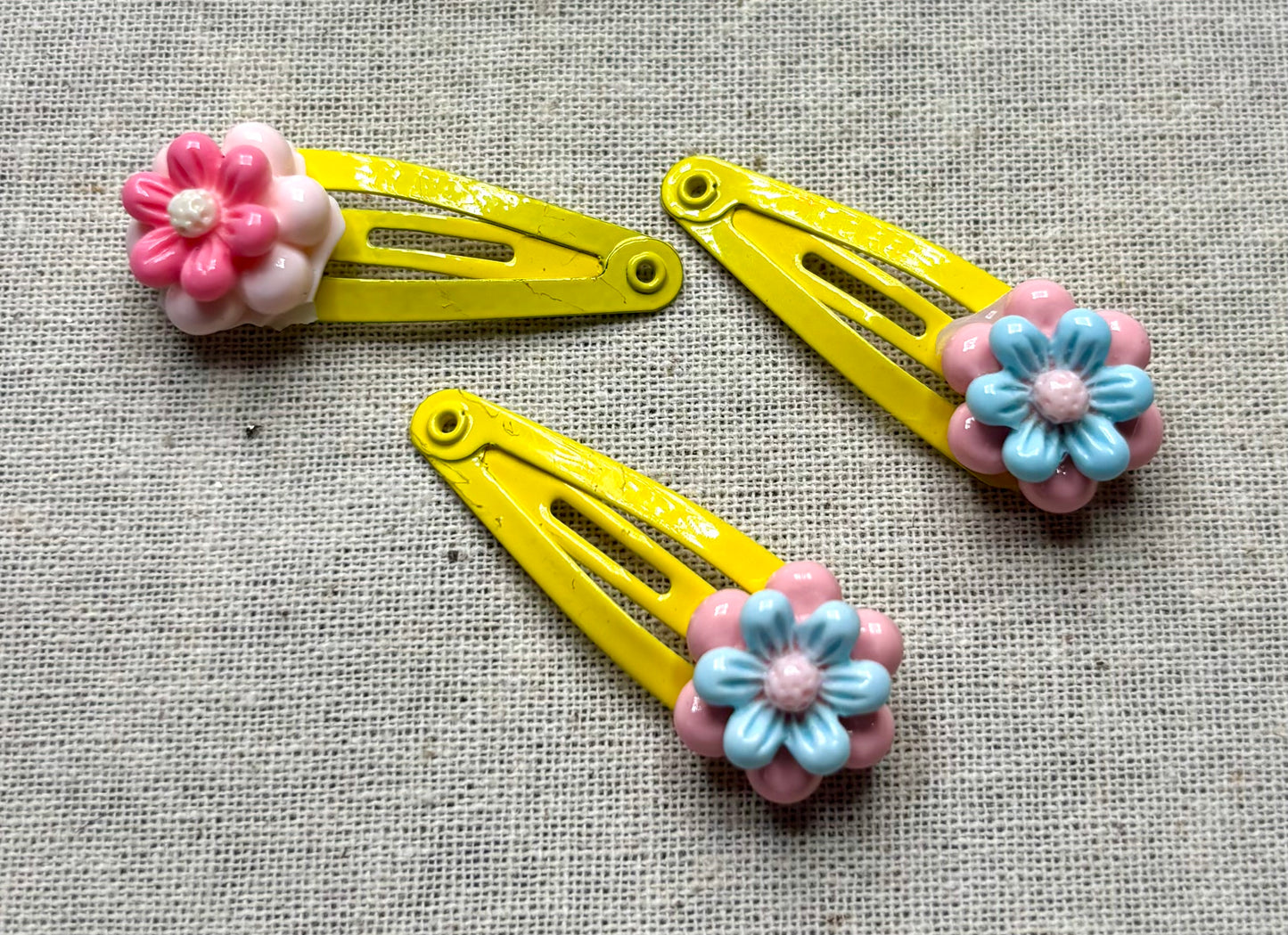 Hairpin with classic bow, stylish