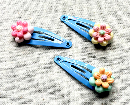 Hairpin with classic bow, stylish