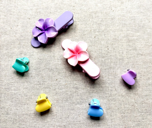 Hairpin with classic bow, stylish