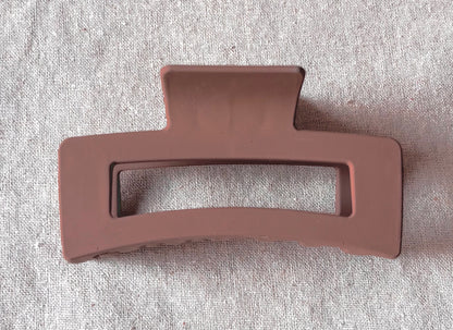 Broche ovale, couleur mate, 11 cm