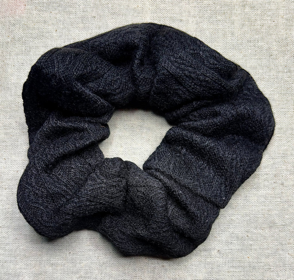 Scrunchie, gebreid, met kabel patroon