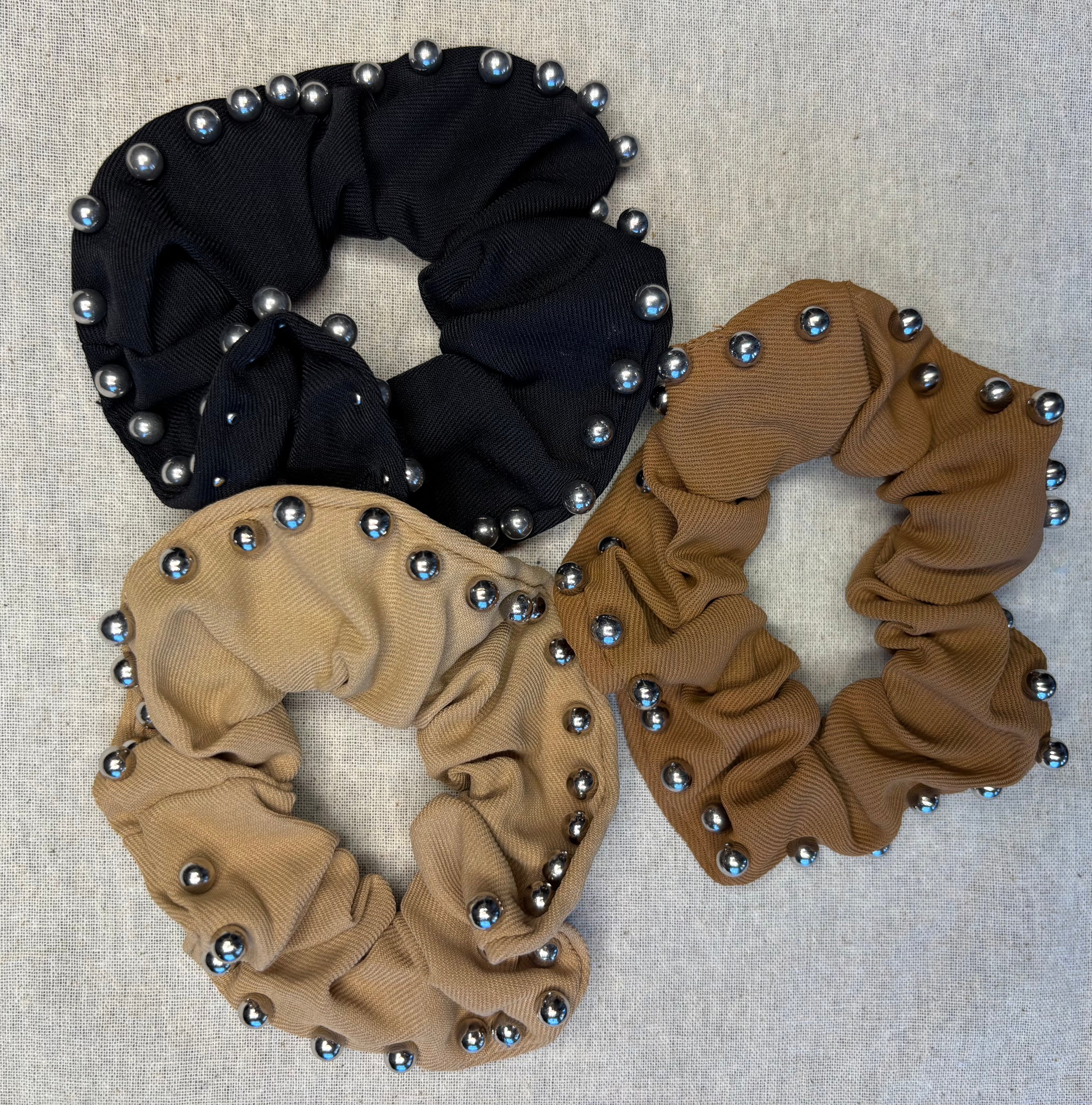 Scrunchie met zilveren parels