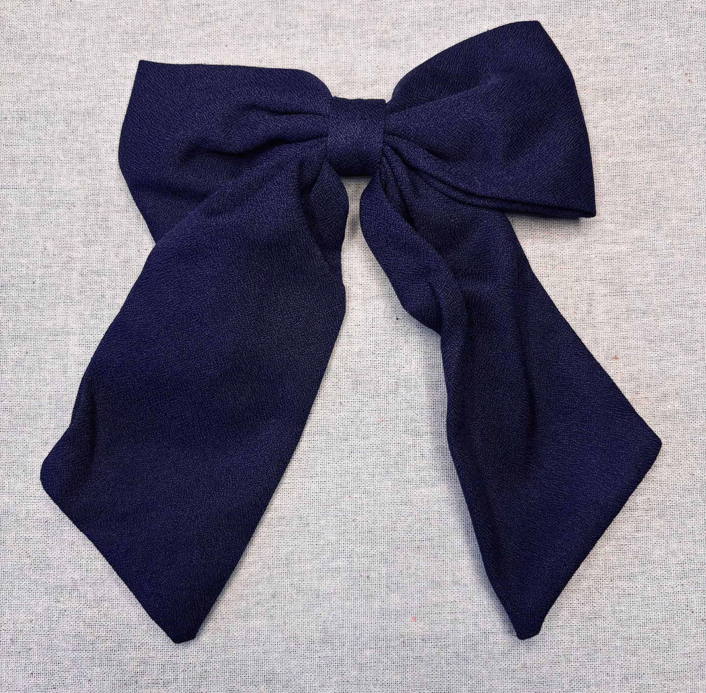 Hairpin with classic bow, stylish
