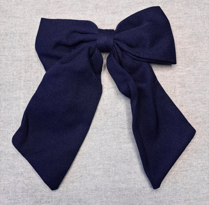 Hairpin with classic bow, stylish