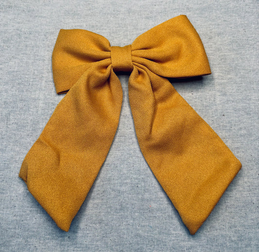 Hairpin with classic bow, stylish