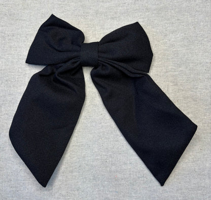 Hairpin with classic bow, stylish