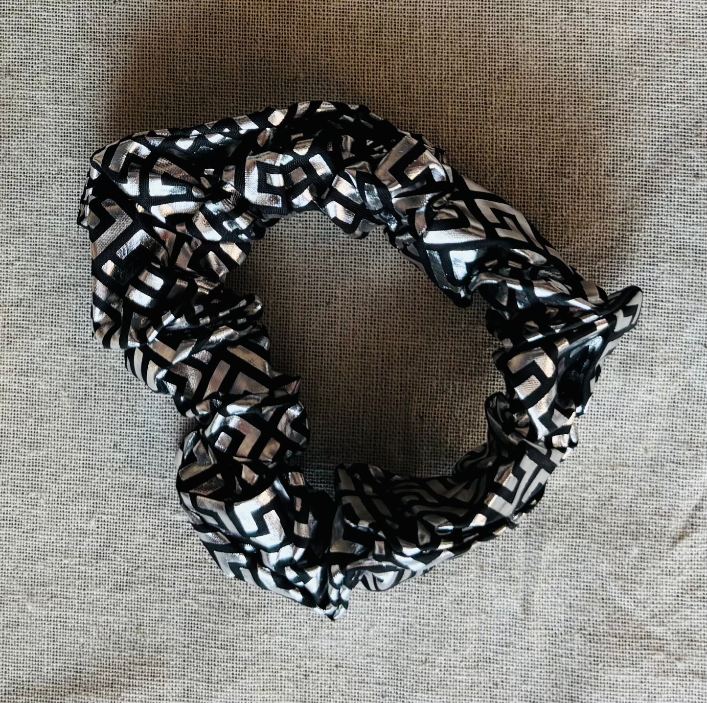 Scrunchie - glossy - black & silver
